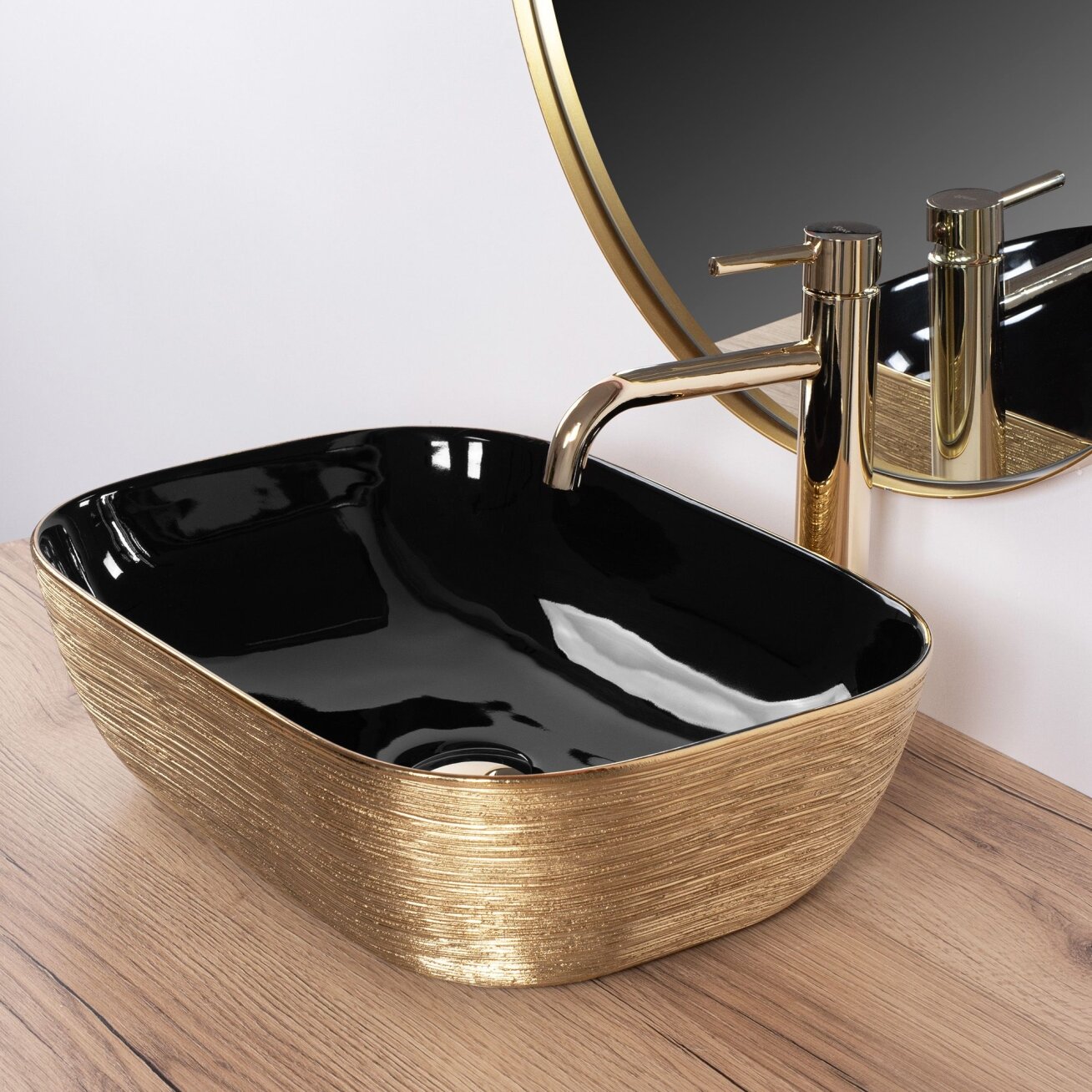 Belinda BLACK BRUSH GOLD praustuvas ant stalo 3