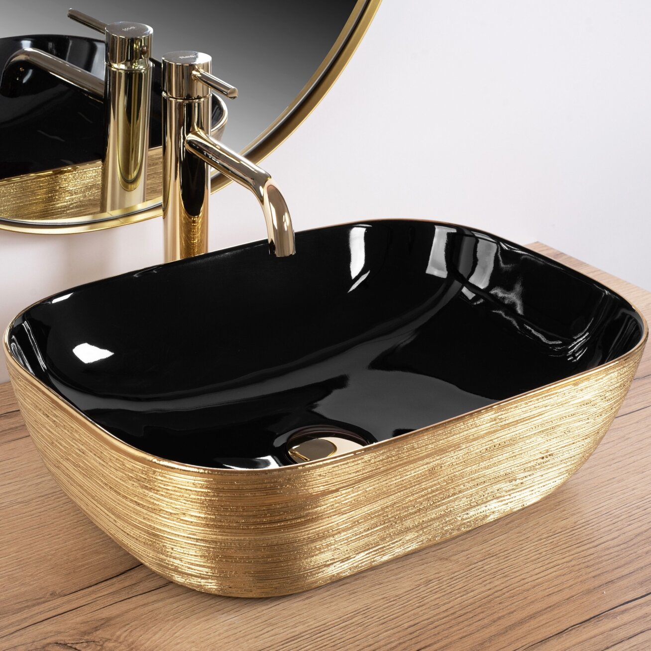 Belinda BLACK BRUSH GOLD praustuvas ant stalo 6