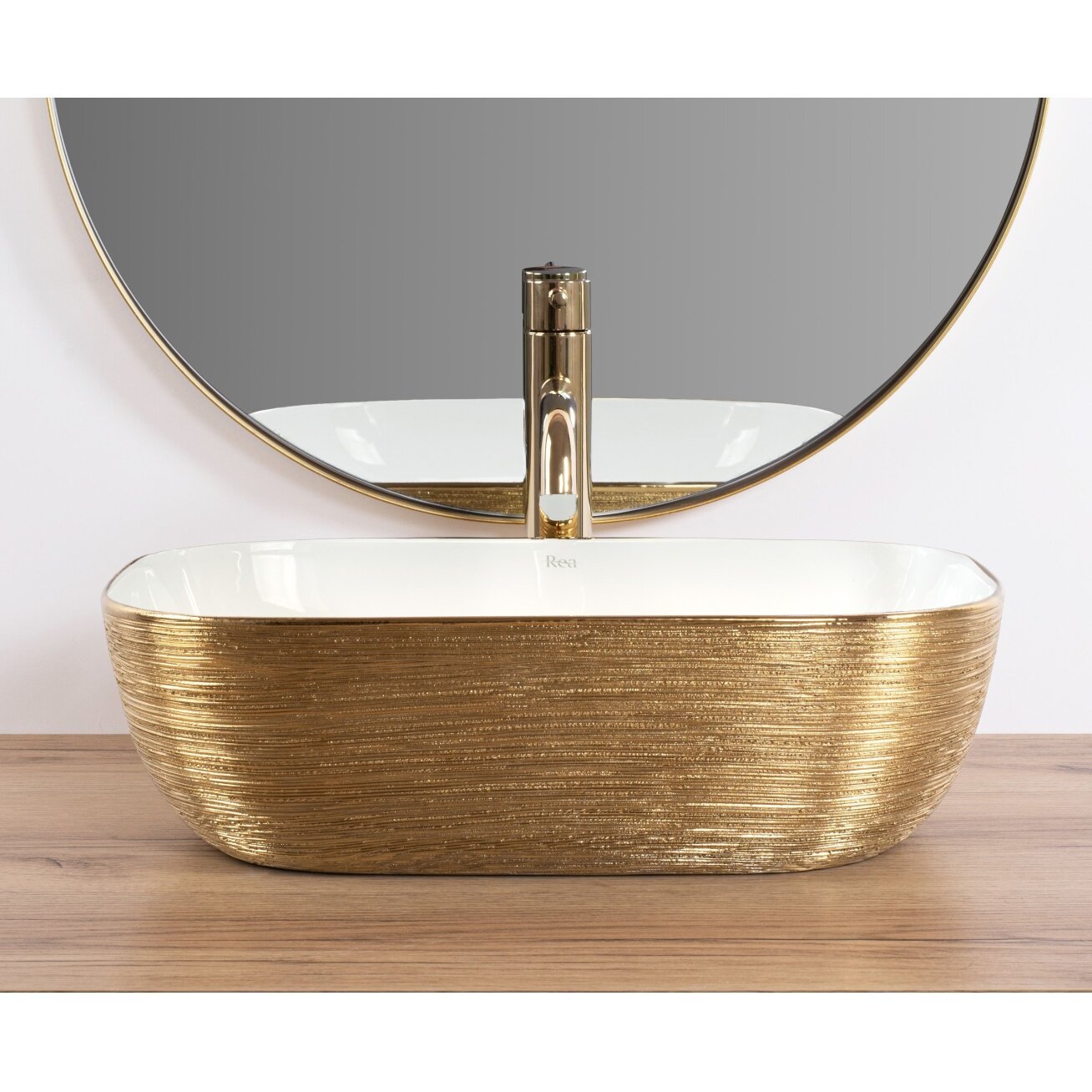 Belinda White GOLD BRUSH praustuvas ant stalo 1 Belinda White GOLD BRUSH praustuvas ant stalo 1