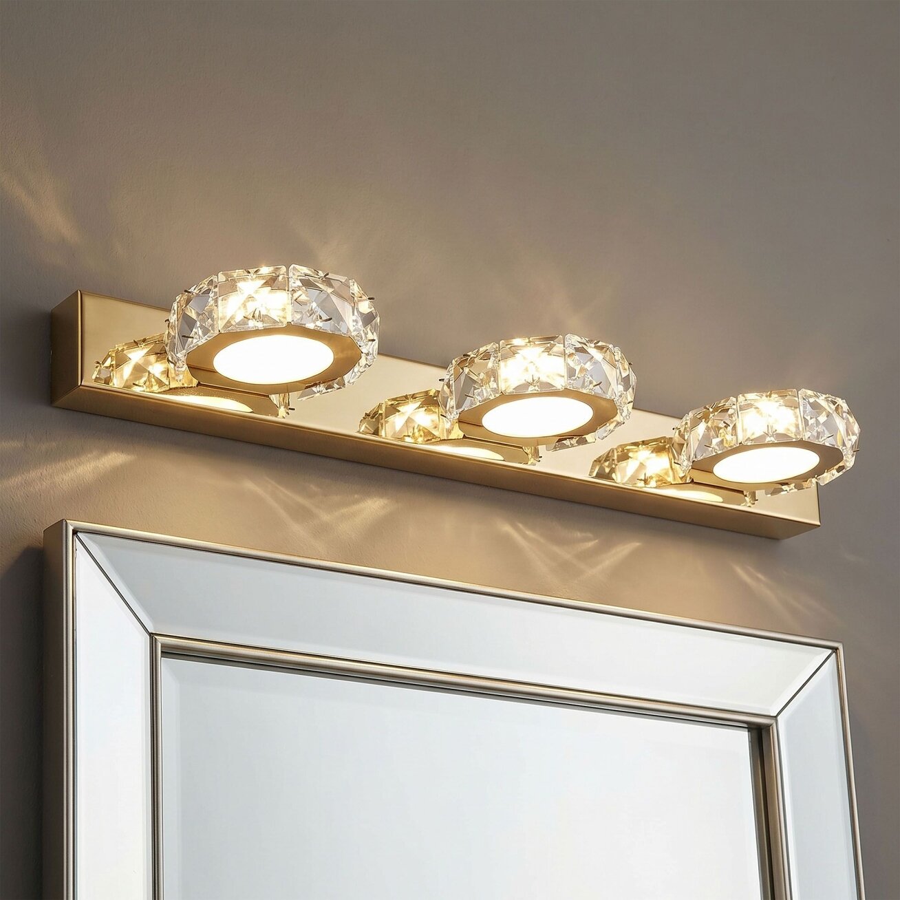 Sieninė lempa LED APP1939-3W GOLD 6 Sieninė lempa LED APP1939-3W GOLD 6