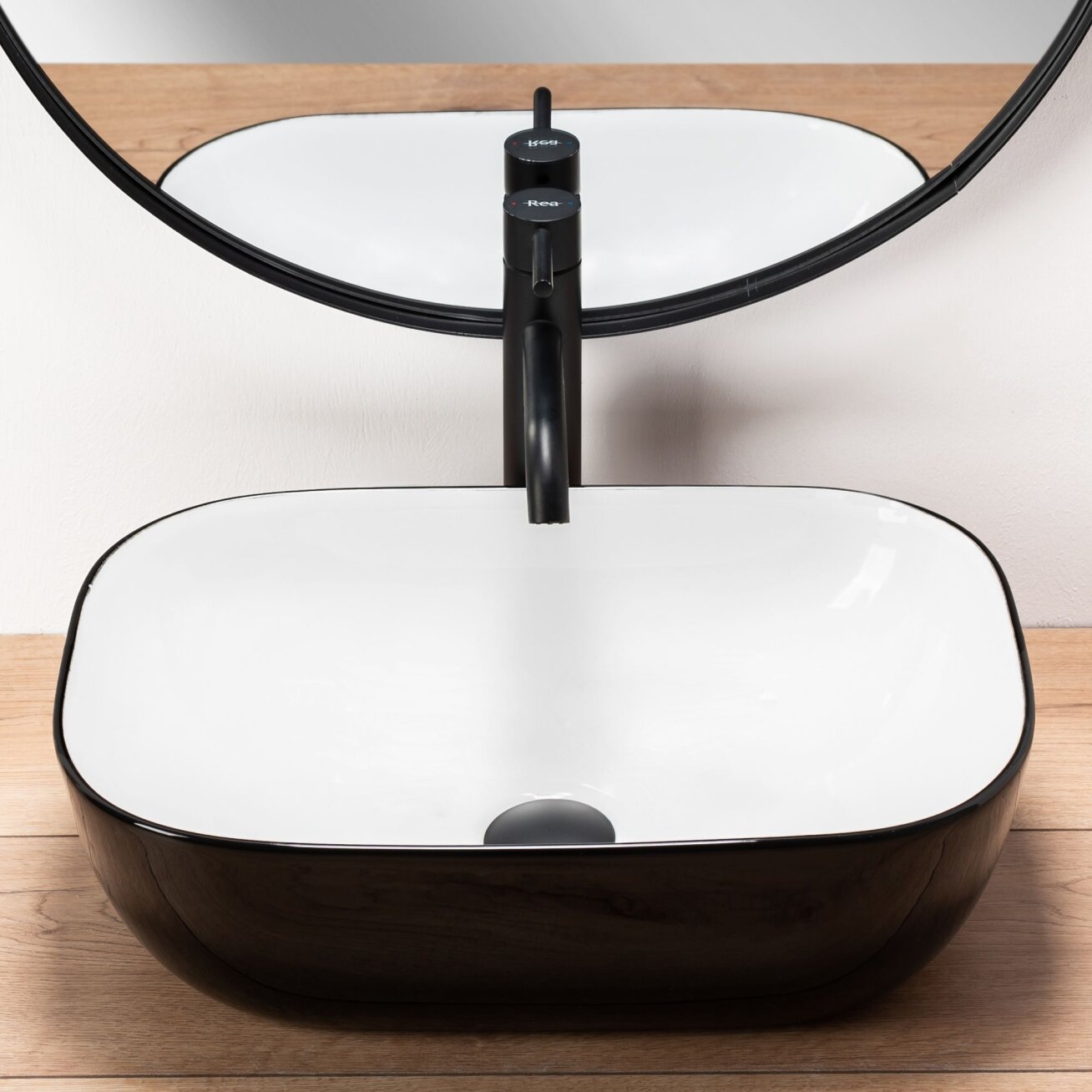STALVIRŠIO PRAUSTUVAS Belinda Balta / Juoda 6