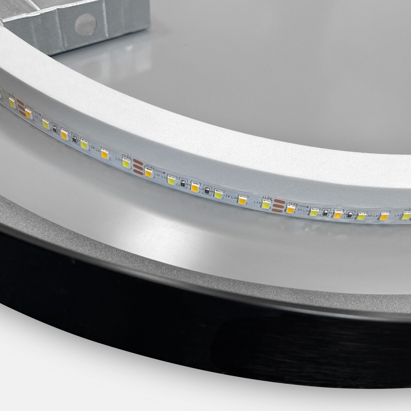 Veidrodis LED 60cm MMJ Black 8 Veidrodis LED 60cm MMJ Black 8